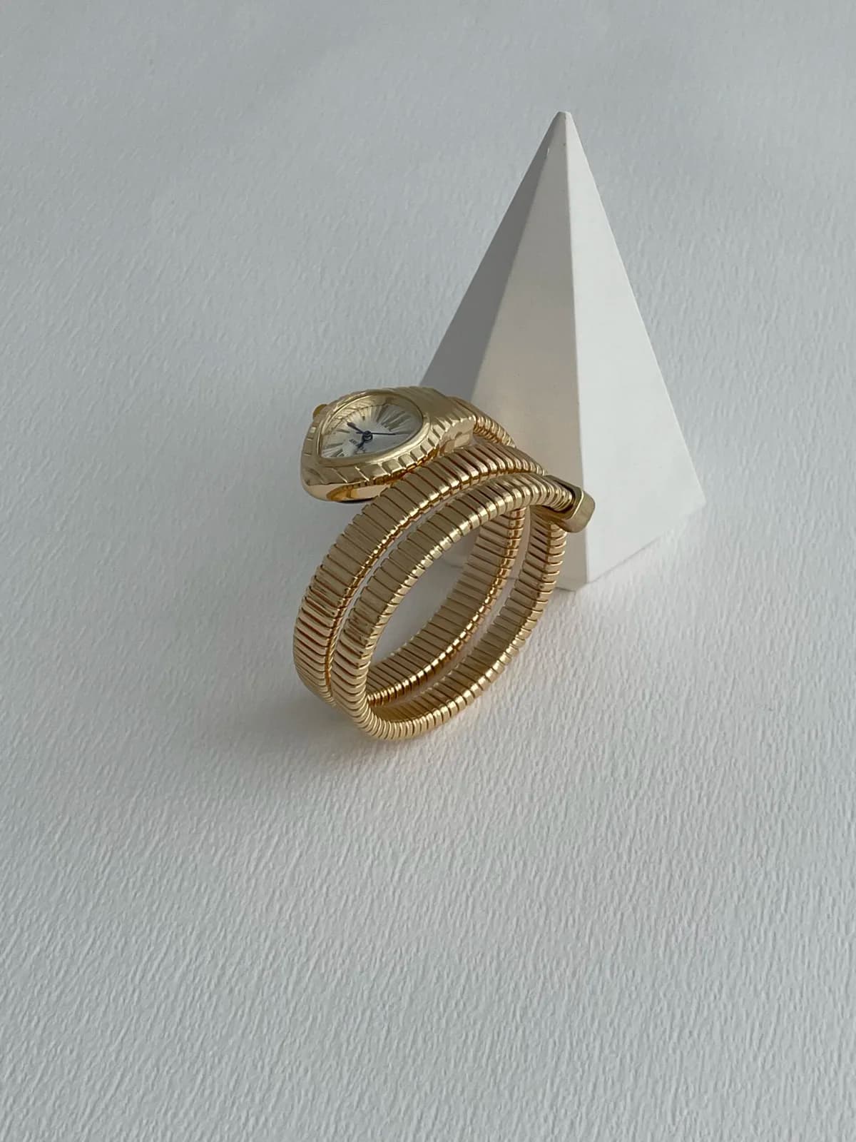Marka Model Yılan Tasarım Kadranı Beyaz Gold Vintage Saat