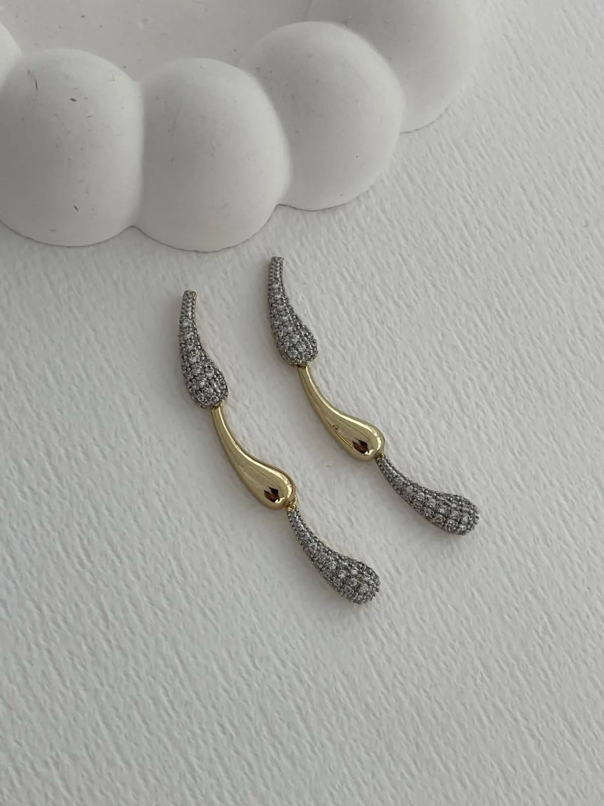 Özel Seri Zirkon Taşlı Damla Tasarım Gold Küpe
