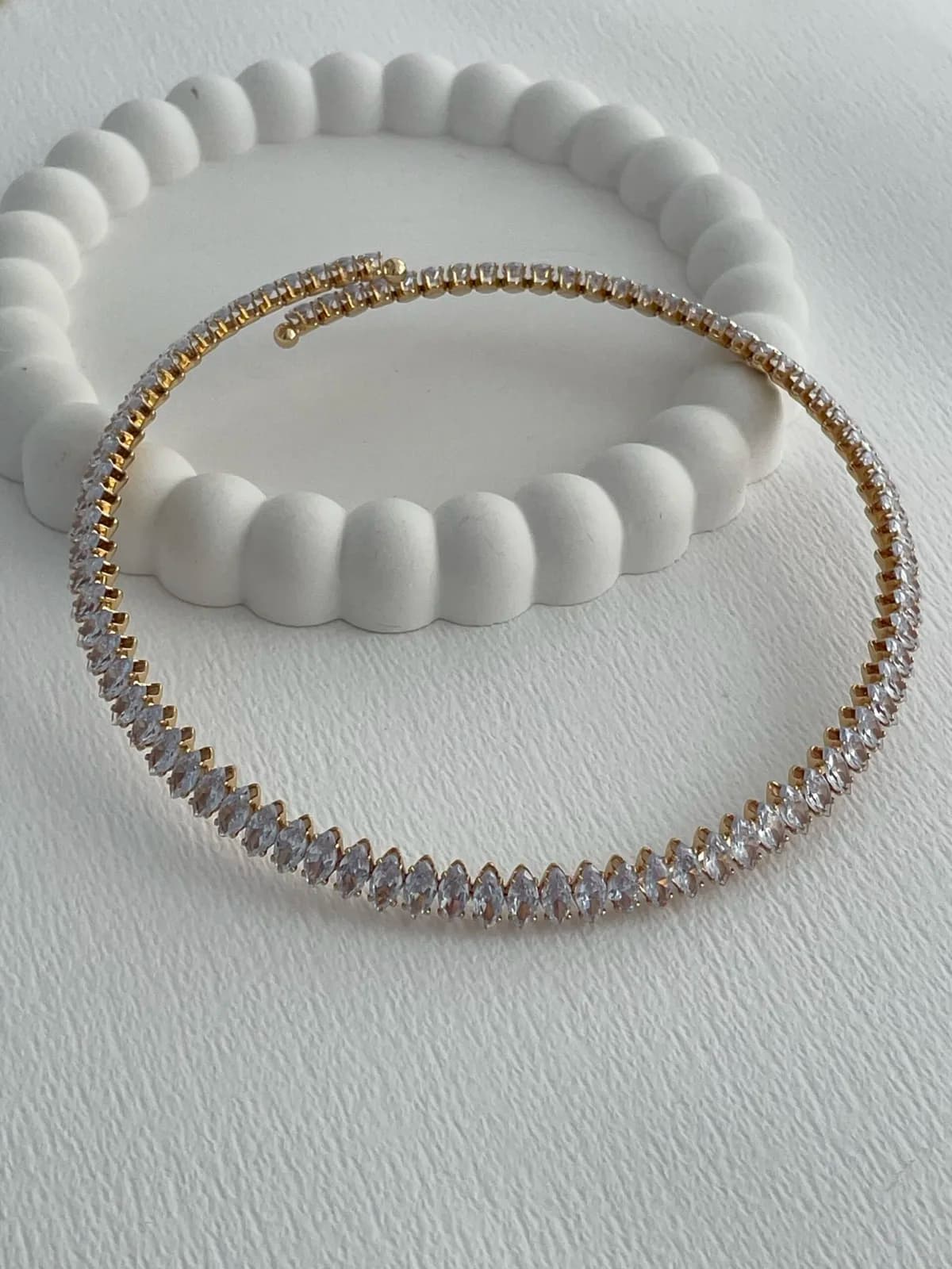 Özel Seri Damla Baget Taş Gold Choker Kolye