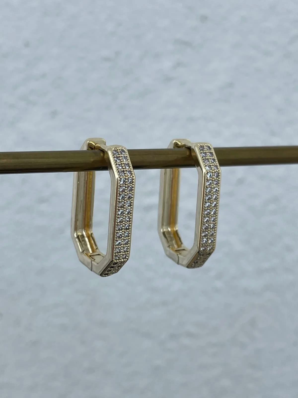 Özel Seri Zirkon Taşlı Altıgen Orta Gold Küpe