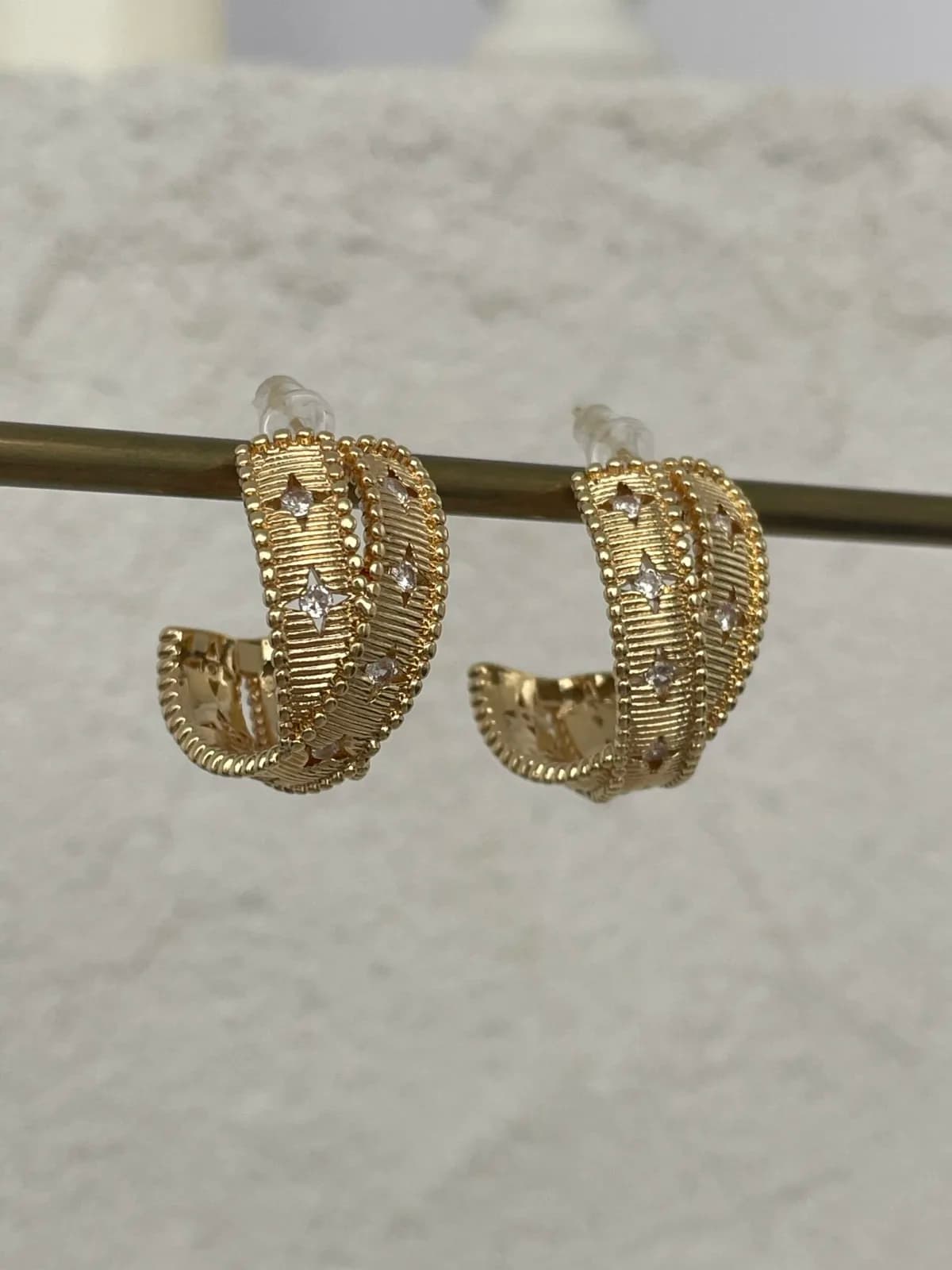 Özel Seri Marka Model Yıldız Detay Gold Küpe
