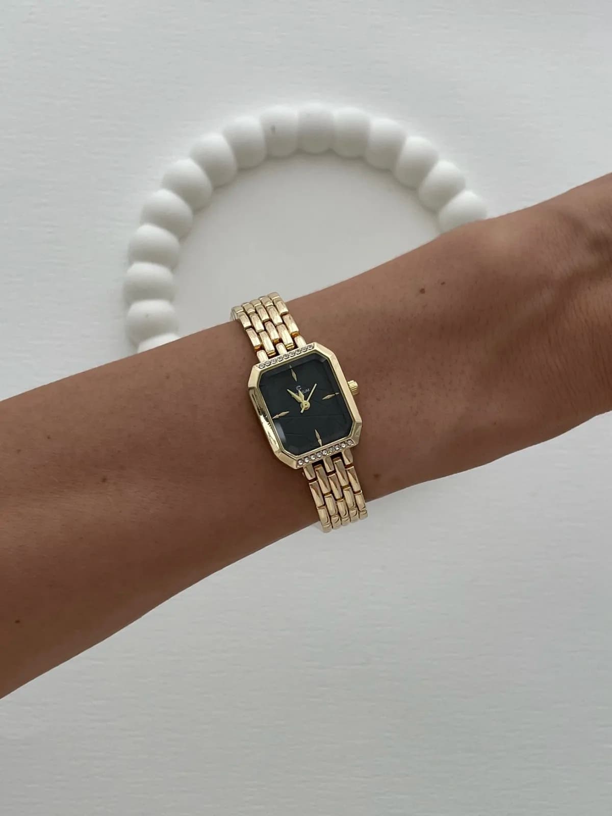 Dikdörtgen Tasarım Zirkon Taşlı Kadranı Siyah Gold Vintage Saat