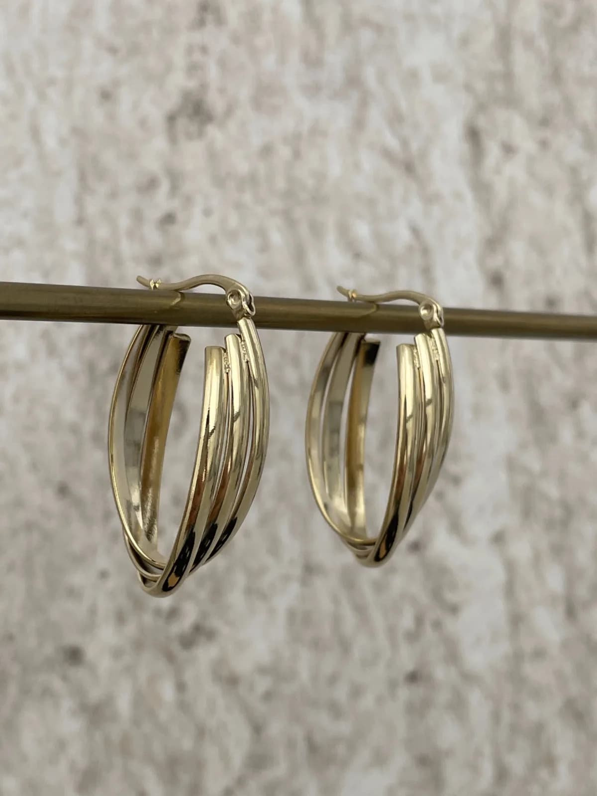 Çelik Çapraz Tasarım Gold Oval Halka Küpe