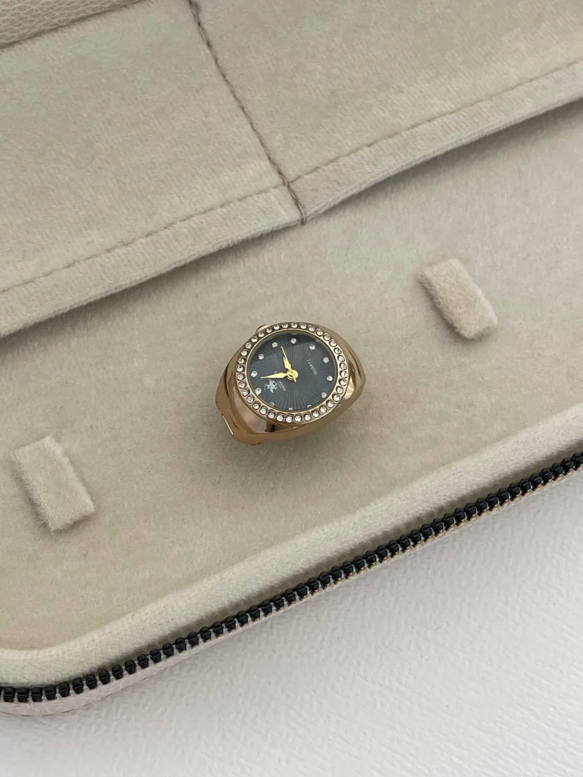 Özel Seri Saat Tasarım Zirkon Taşlı Kadranı Siyah Gold Yüzük