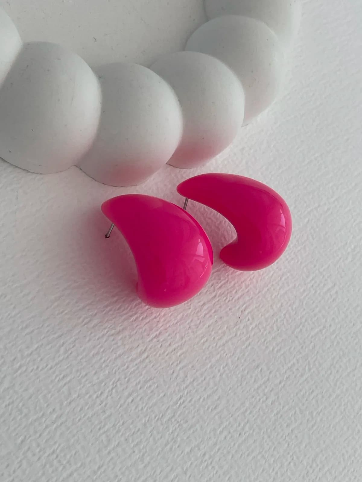 Özel Seri Neon Pembe Renk Damla Tasarım Akrilik Küpe