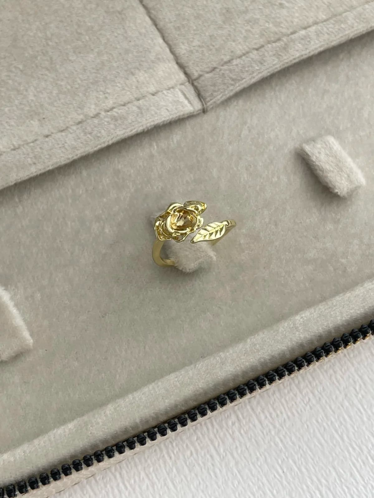 Özel Seri Pinterest Yapraklı Gül Tasarım Ayarlanabilir Gold Yüzük