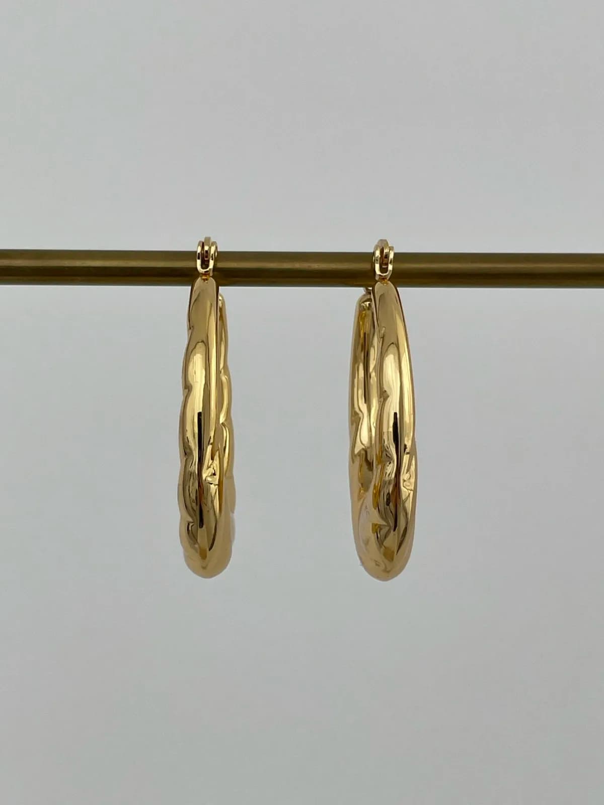 Çelik Desenli Oval Tasarım Gold Halka Küpe