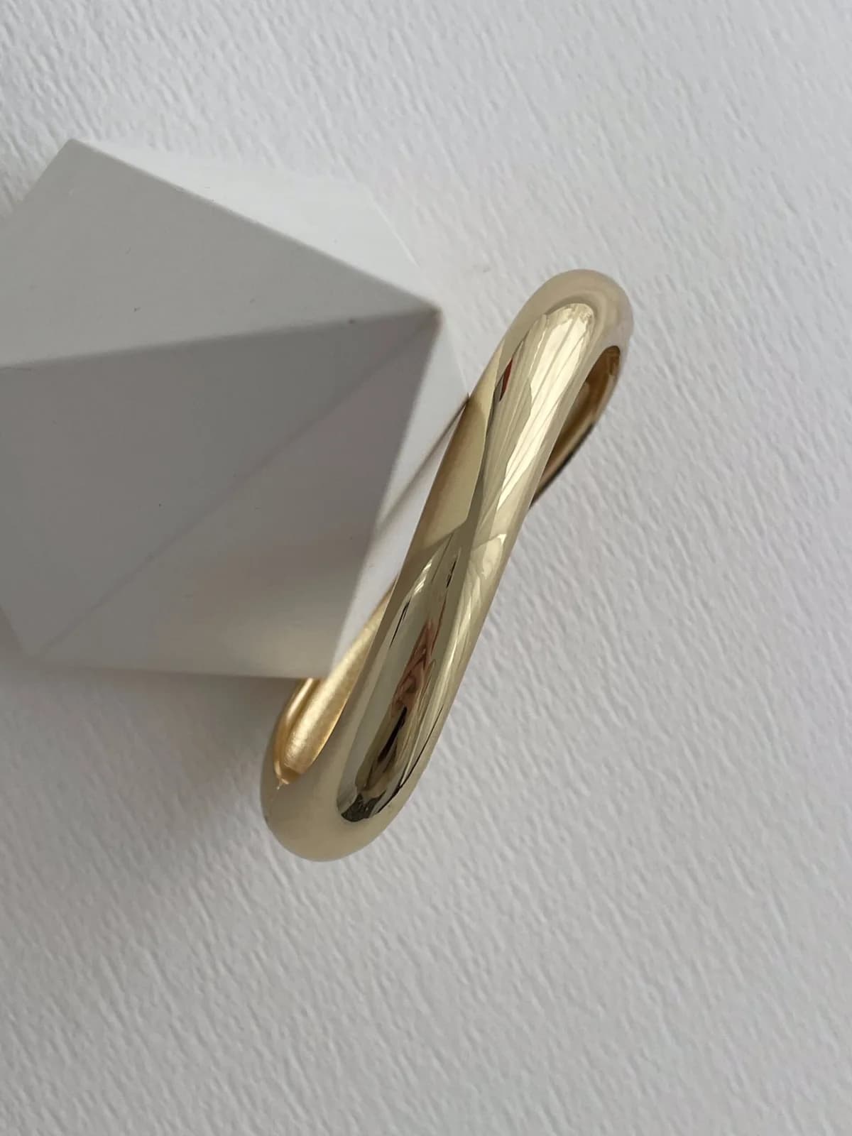 Özel Seri Kıvrım Tasarım Gold Kelepçe Bileklik