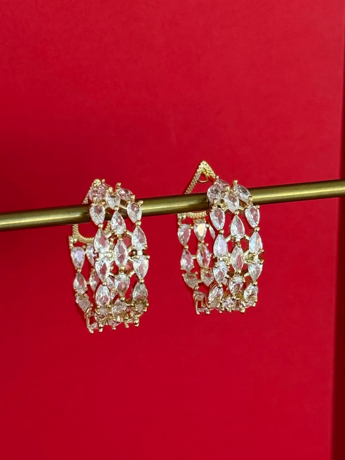 NS-Oval Arka Damla Taş Halka Gold Küpe