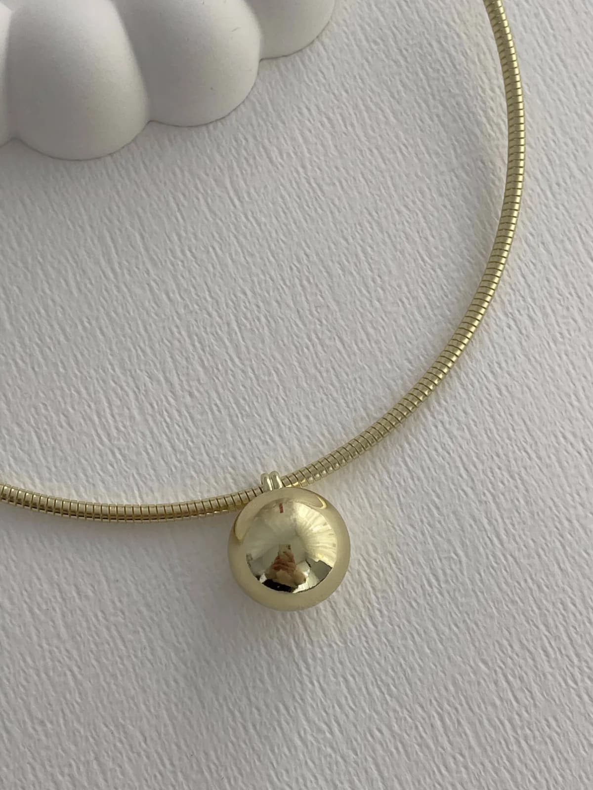 Özel Seri Tel Tasarım Top Detay Gold Choker Kolye