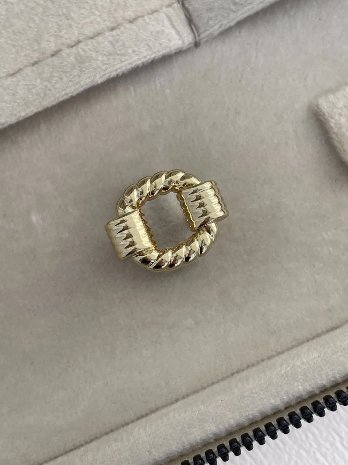 Özel Seri Ortası Boş Burgu Tasarım Ayarlanabilir Gold Yüzük