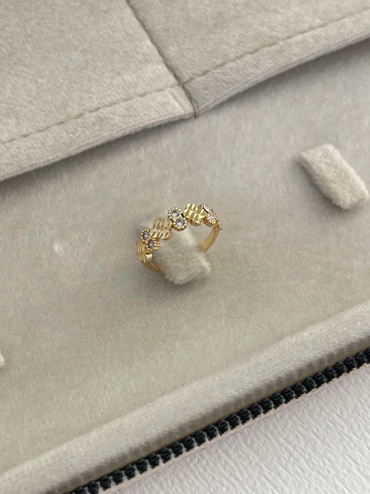 Özel Seri Zirkon Taş Sıralı Mini Yonca Tasarım Ayarlanabilir Gold Yüzük
