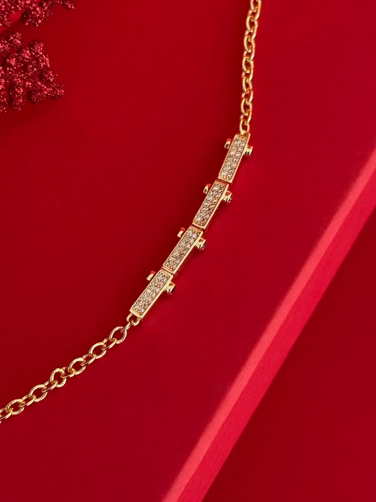 NS-Marka Model Dikdörtgen Zirkon Taşlı Gold Bileklik