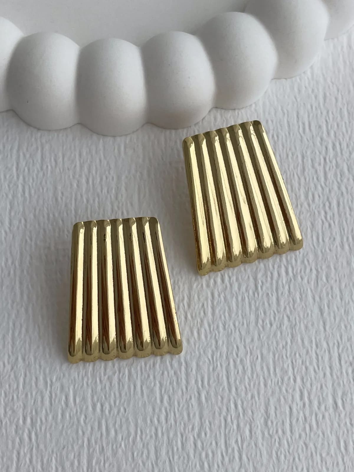 Çelik Tırtıklı Dikdörtgen Tasarım Gold Küpe