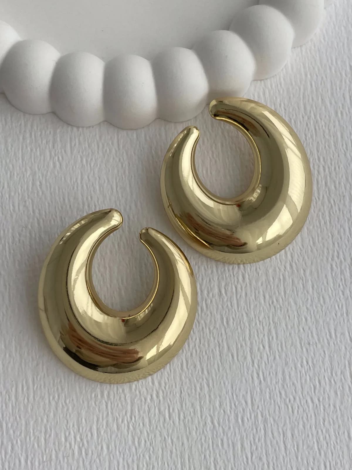 Özel Seri Bombe Tasarım Yuvarlak Gold Küpe