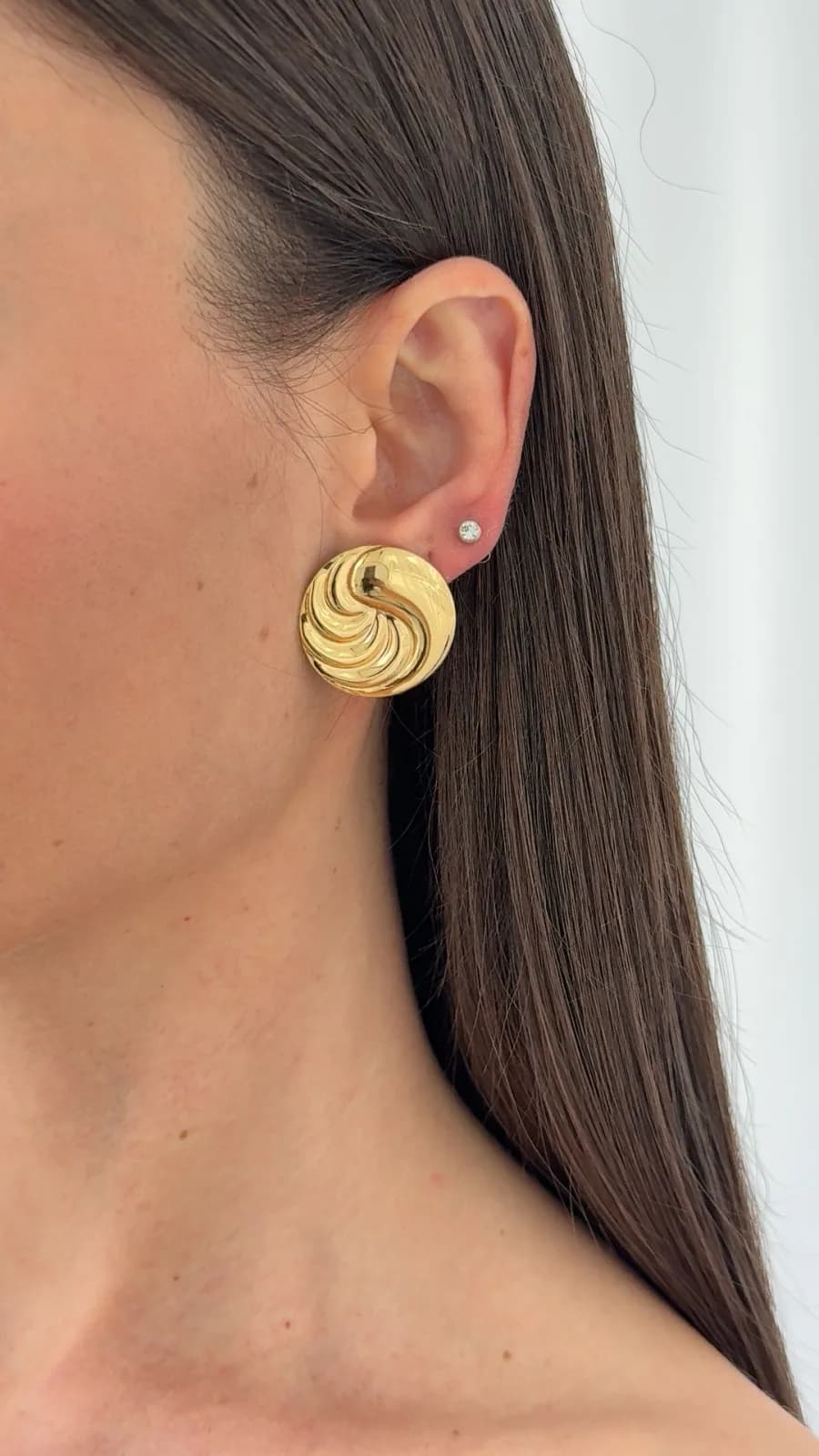 Çelik Dalga Tasarım Yuvarlak Gold Küpe