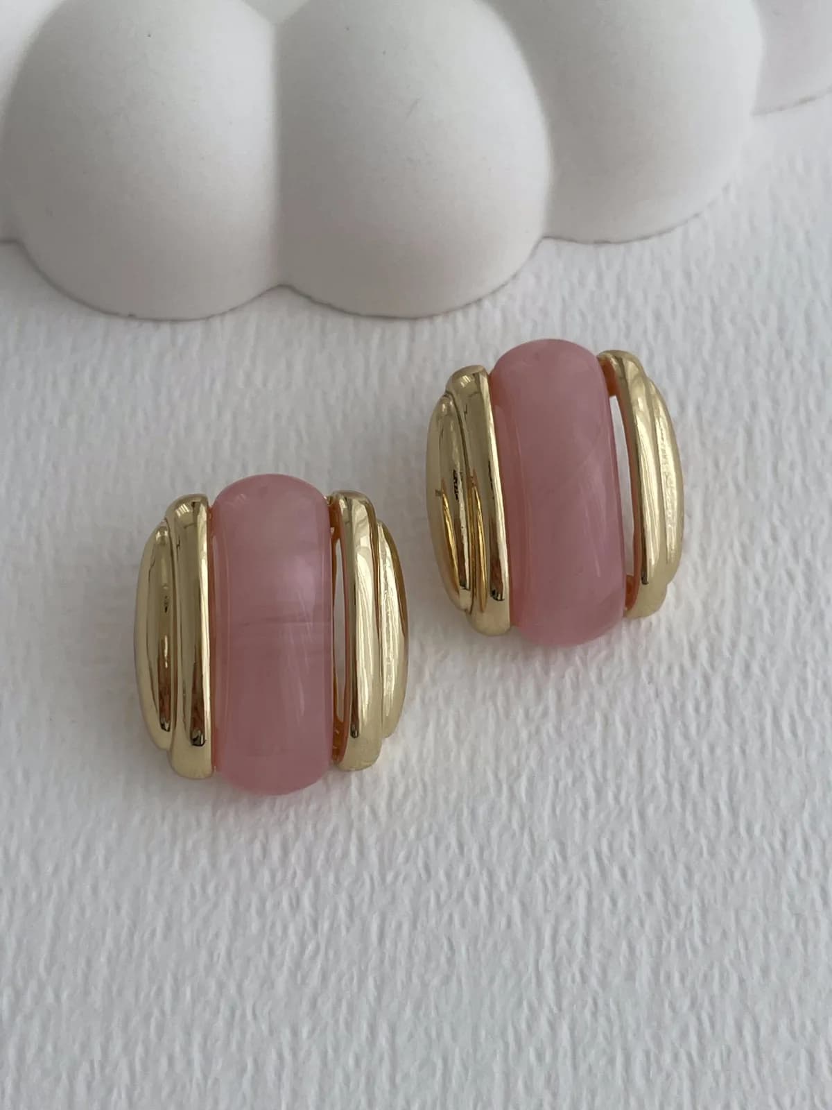 Özel Seri Pembe Kemik Oval Tasarım Gold Küpe