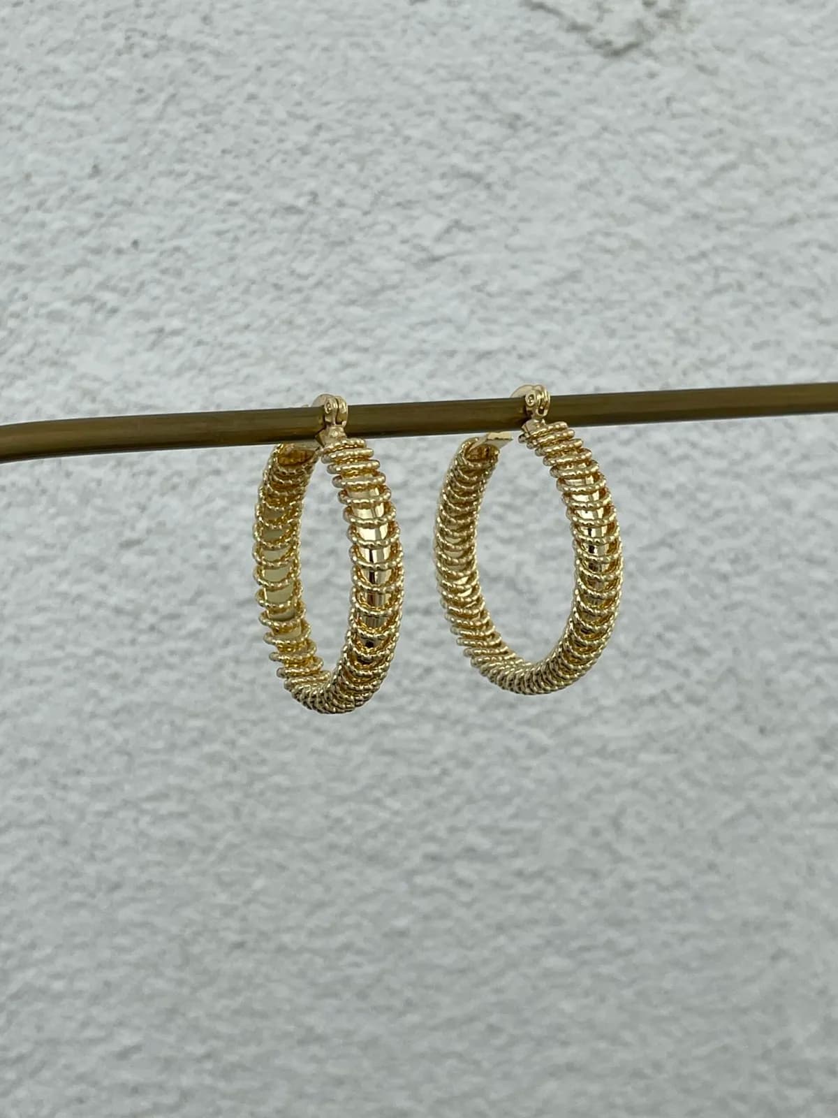 Özel Seri Tırtık Tel Çevrili Gold Halka Küpe