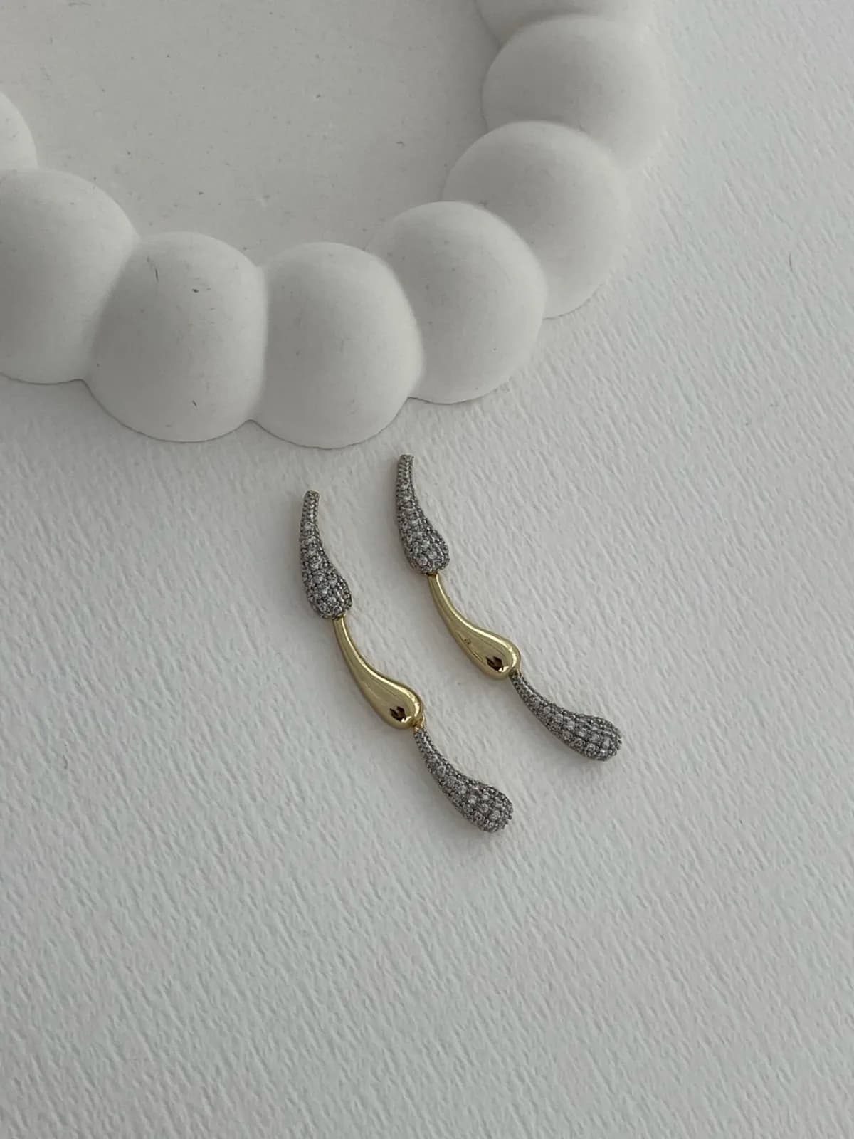 Özel Seri Zirkon Taşlı Damla Tasarım Gold Küpe