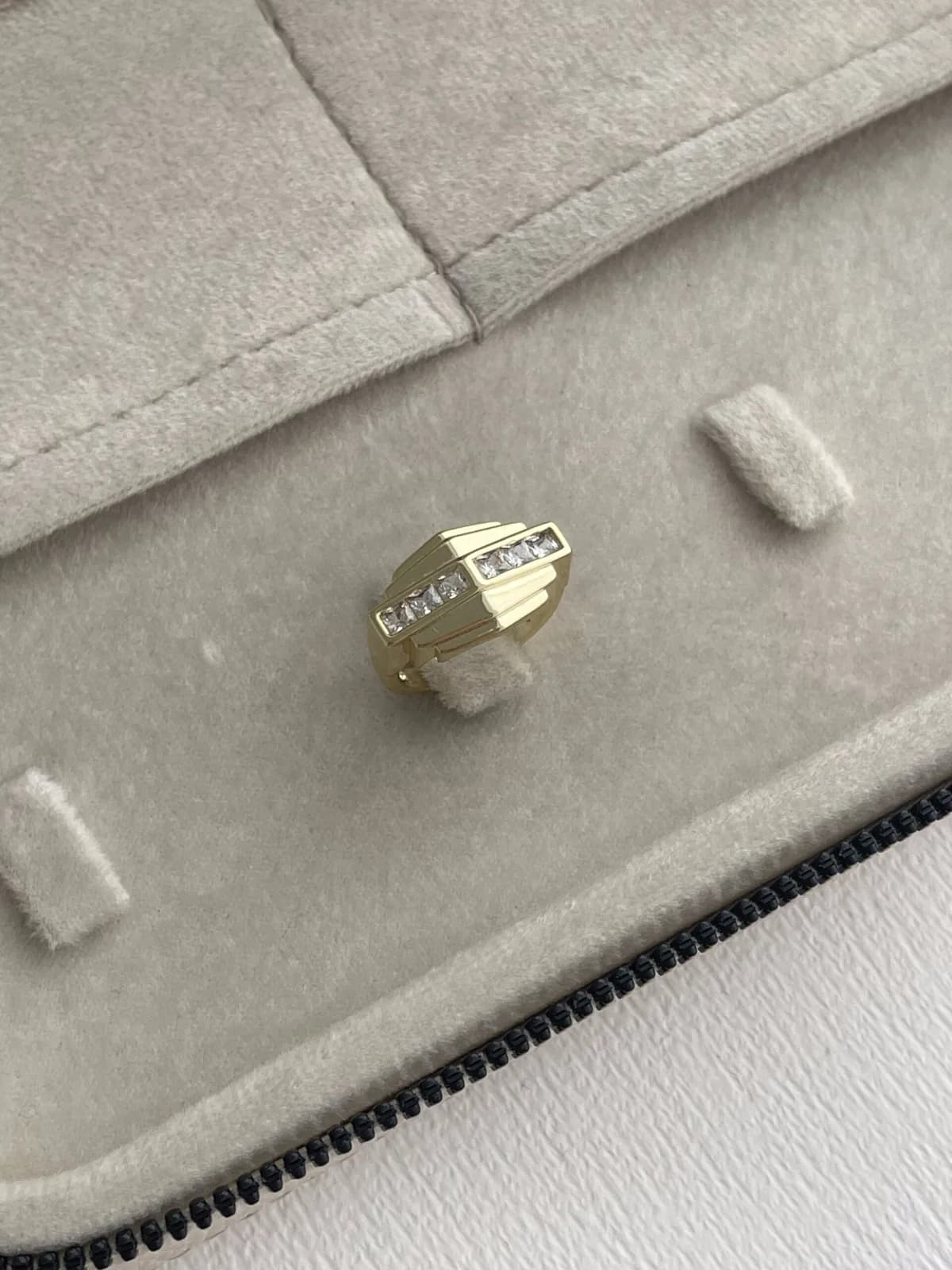Özel Seri Sıra Baget Taş Model Ayarlanabilir Gold Yüzük