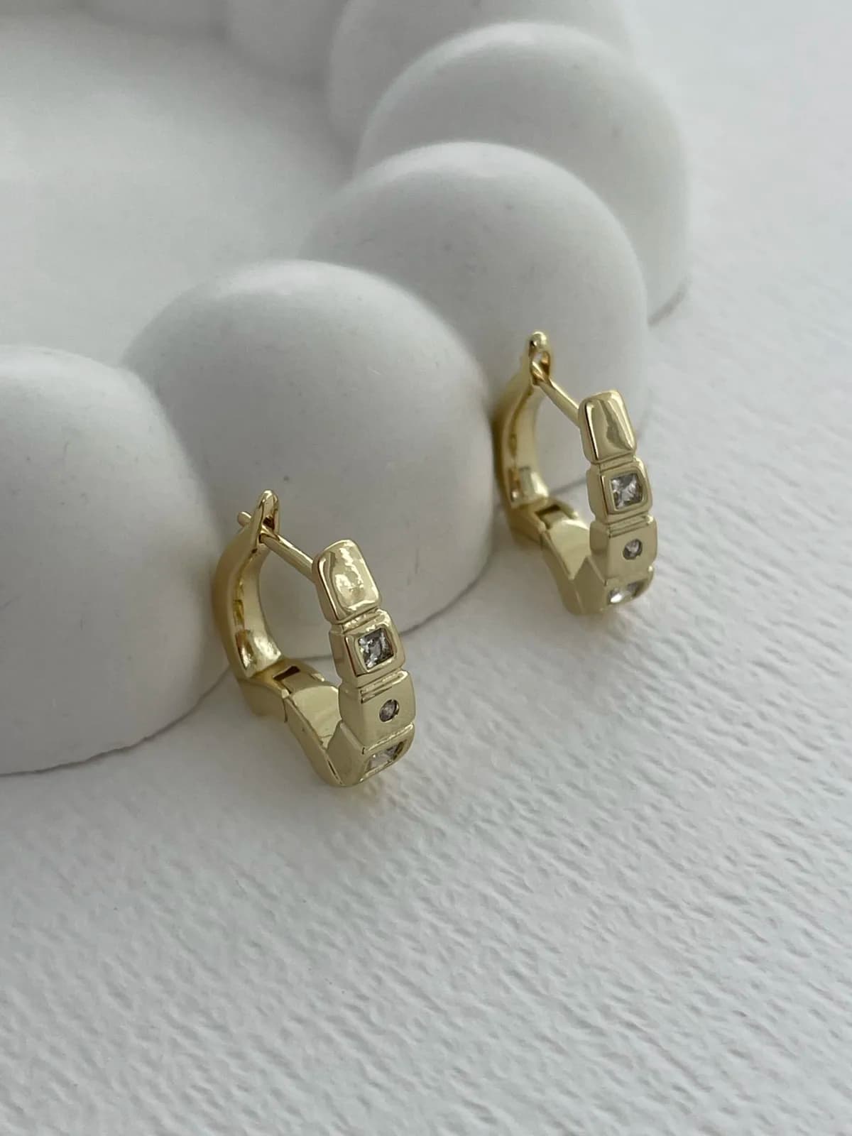 Özel Seri Zirkon Taşlı Geometrik Tasarım Gold Küpe