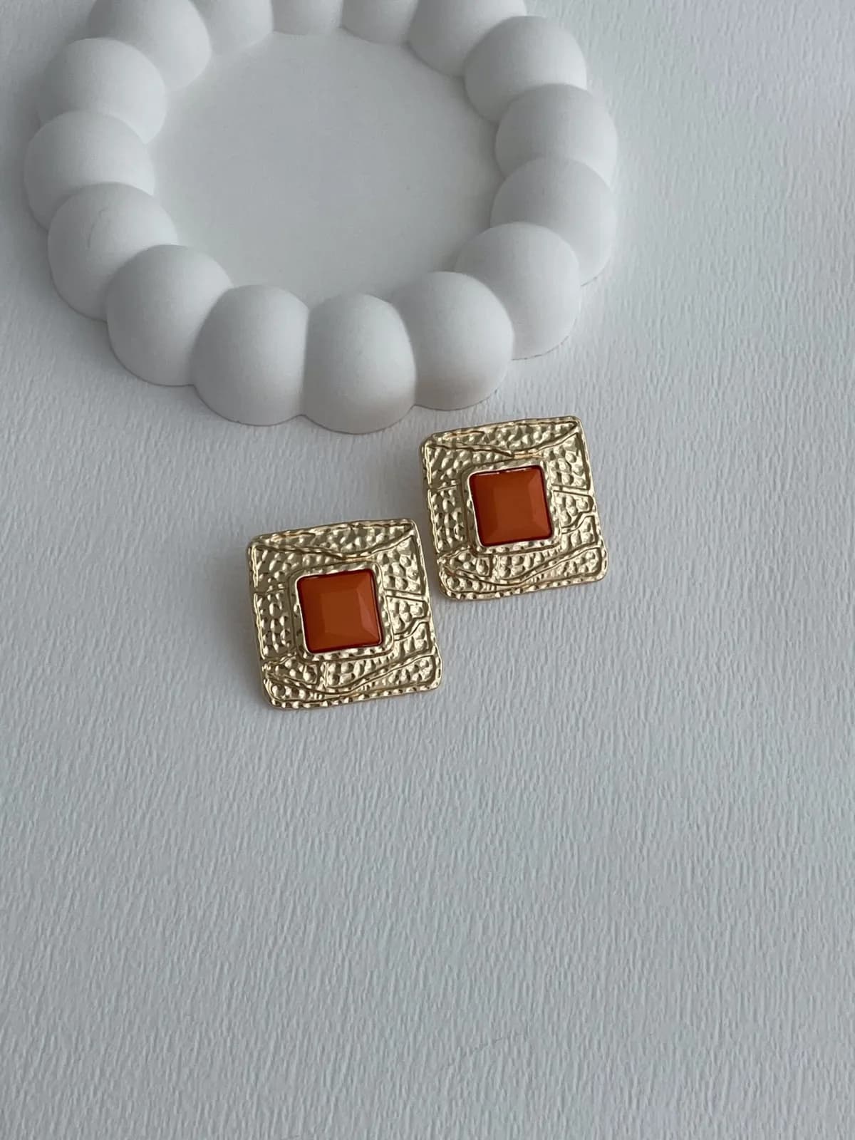 Özel Seri Turuncu Kemik Desenli Kare Tasarım Gold Küpe