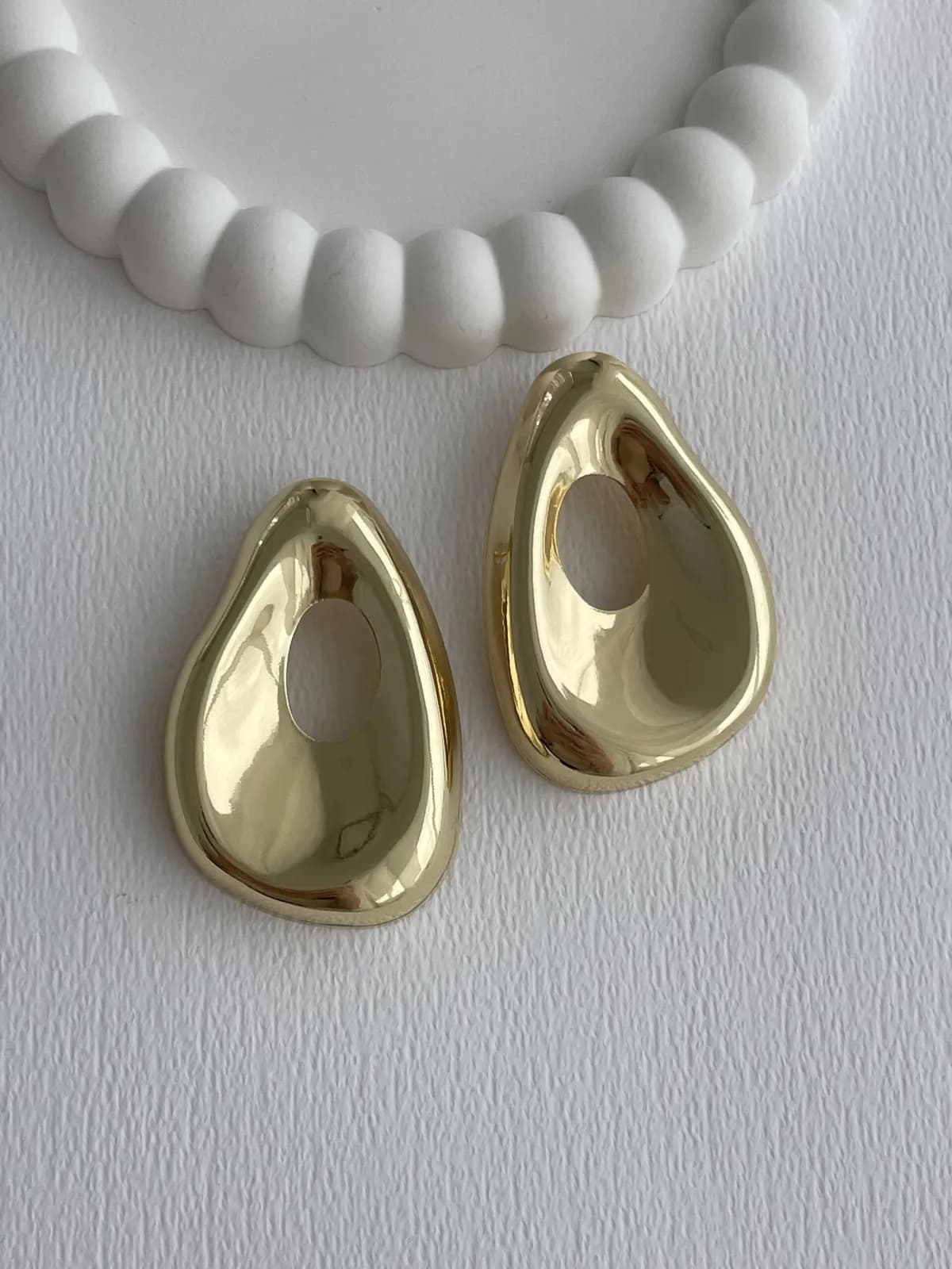 Özel Seri Soyut Tasarım Ortası Boş Maksi Boy Gold Küpe