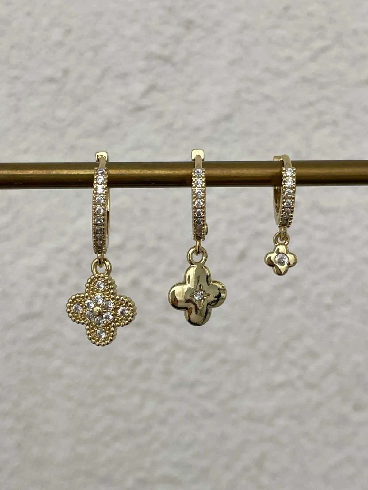 Özel Seri Zirkon Taşlı Çiçek Üçlü Halka Gold Küpe Seti