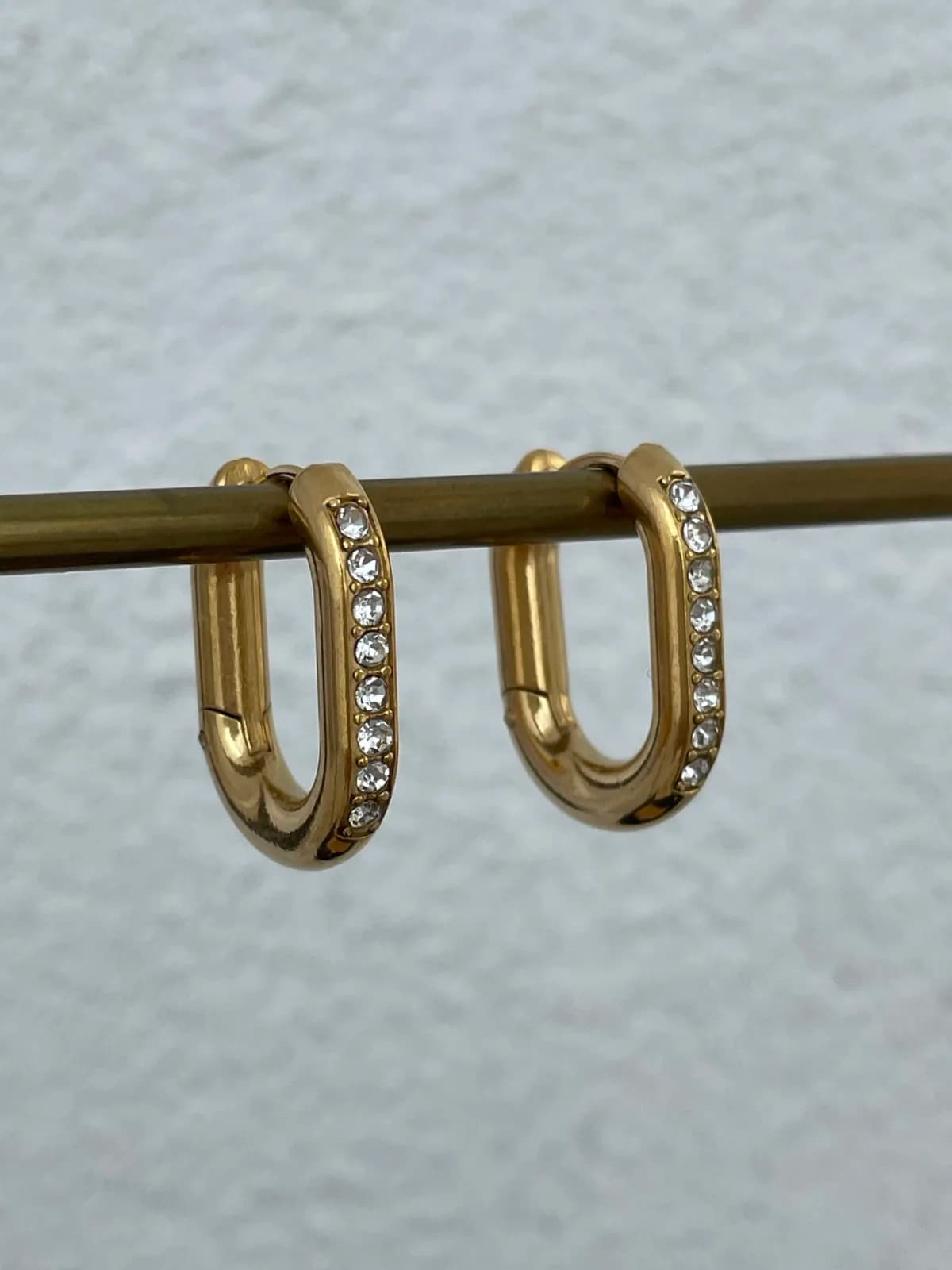 Çelik Zirkon Taşlı Dikdörtgen Tasarım Gold Küpe