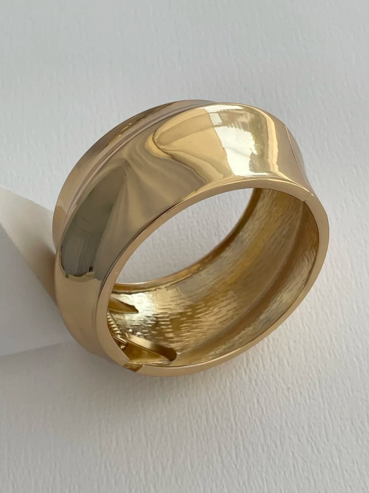 Özel Seri Simetrik Çizgi Detay Kalın Gold Kelepçe Bileklik
