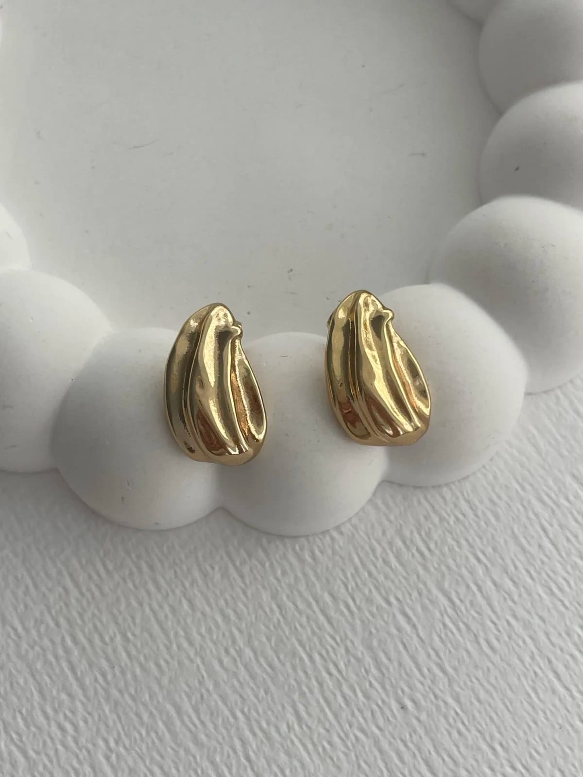 Çelik Soyut Tasarım Gold Yaprak Küpe