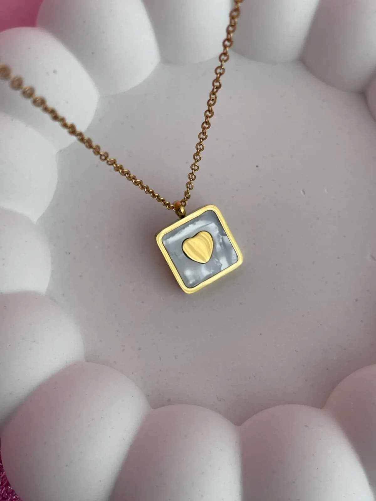 In Love Seri Çelik Kalp Tasarım Kare Gold Kolye