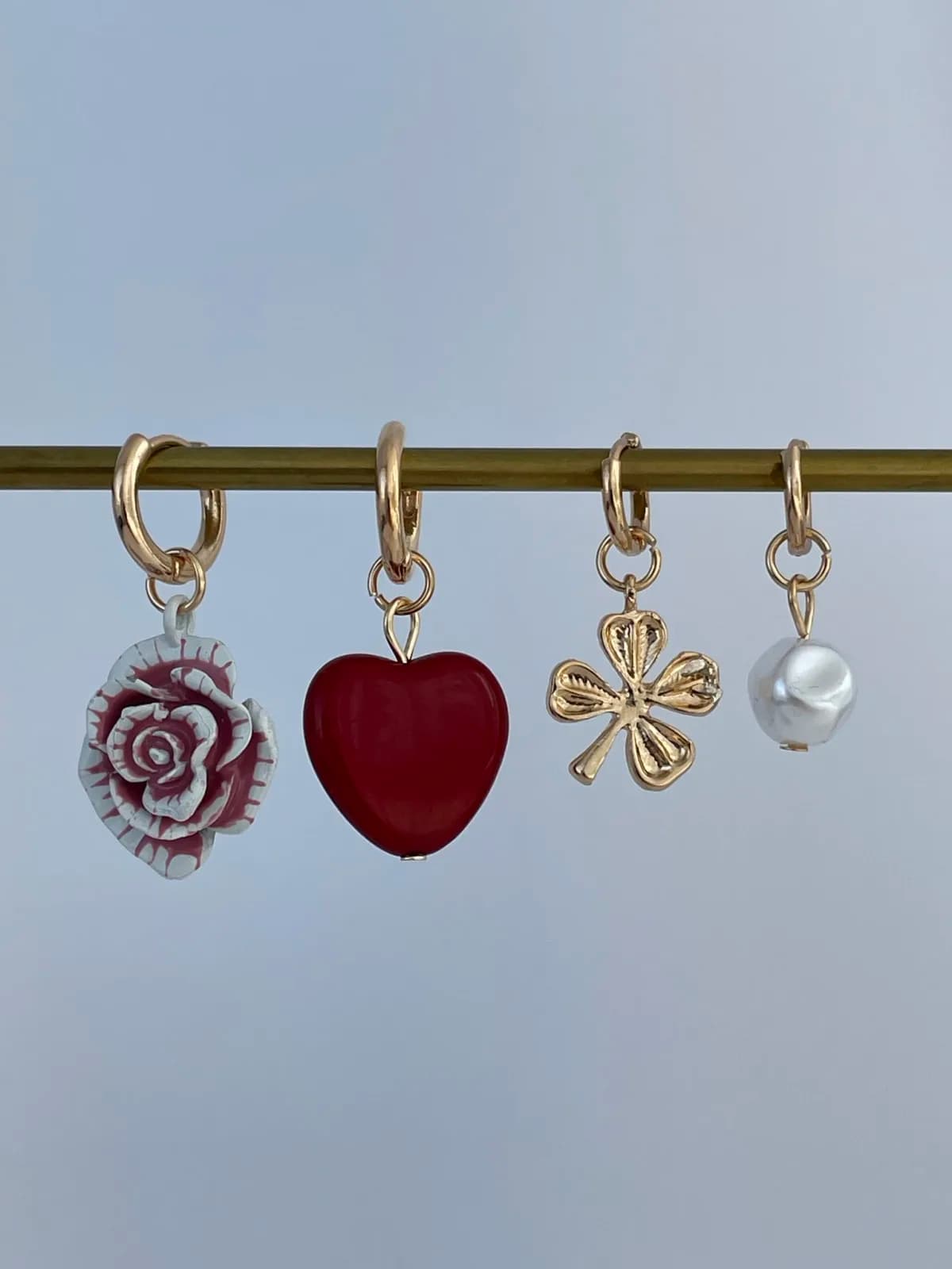 Özel Seri ZR Model Kalp &amp; Gül Tasarım Gold Küpe Seti