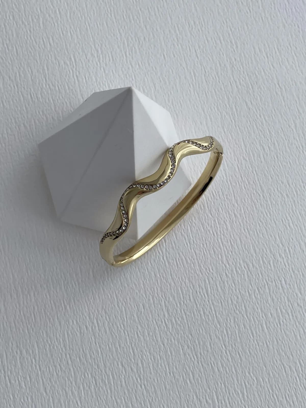 Çelik Zirkon Taşlı Zikzak Model Gold Bileklik