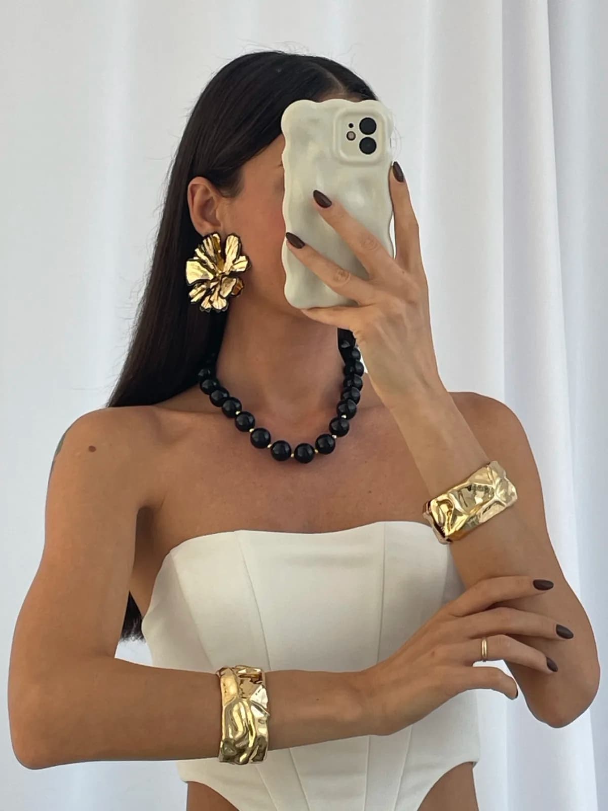 Özel Seri Gold Detay Siyah Top Kolye