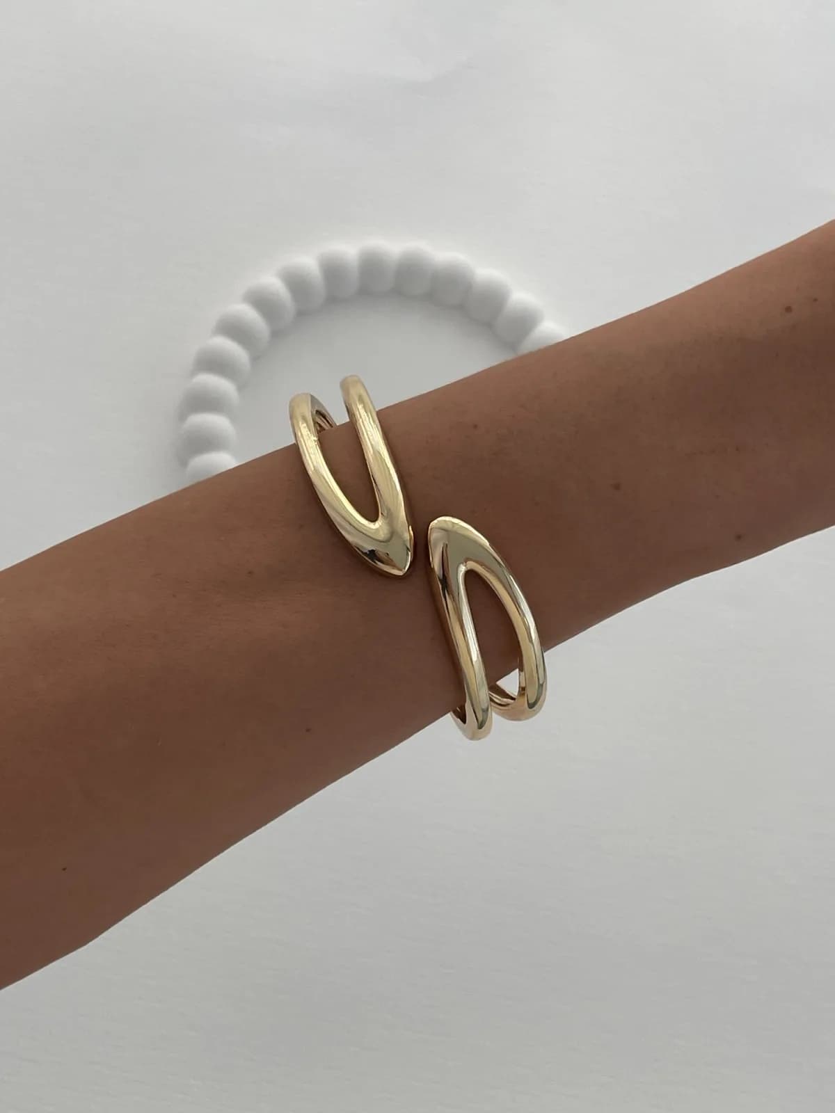 Özel Seri İçi Boş Sarmal İnce Tasarım Gold Kelepçe Bileklik