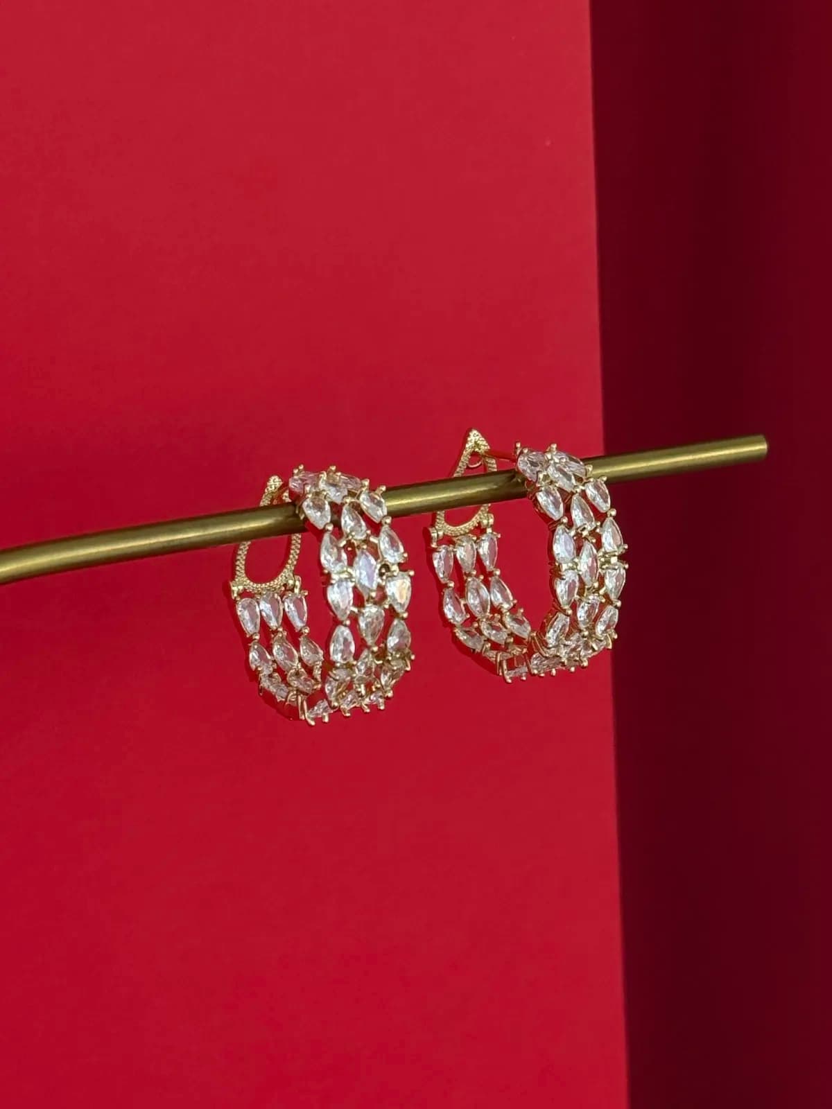 NS-Oval Arka Damla Taş Halka Gold Küpe