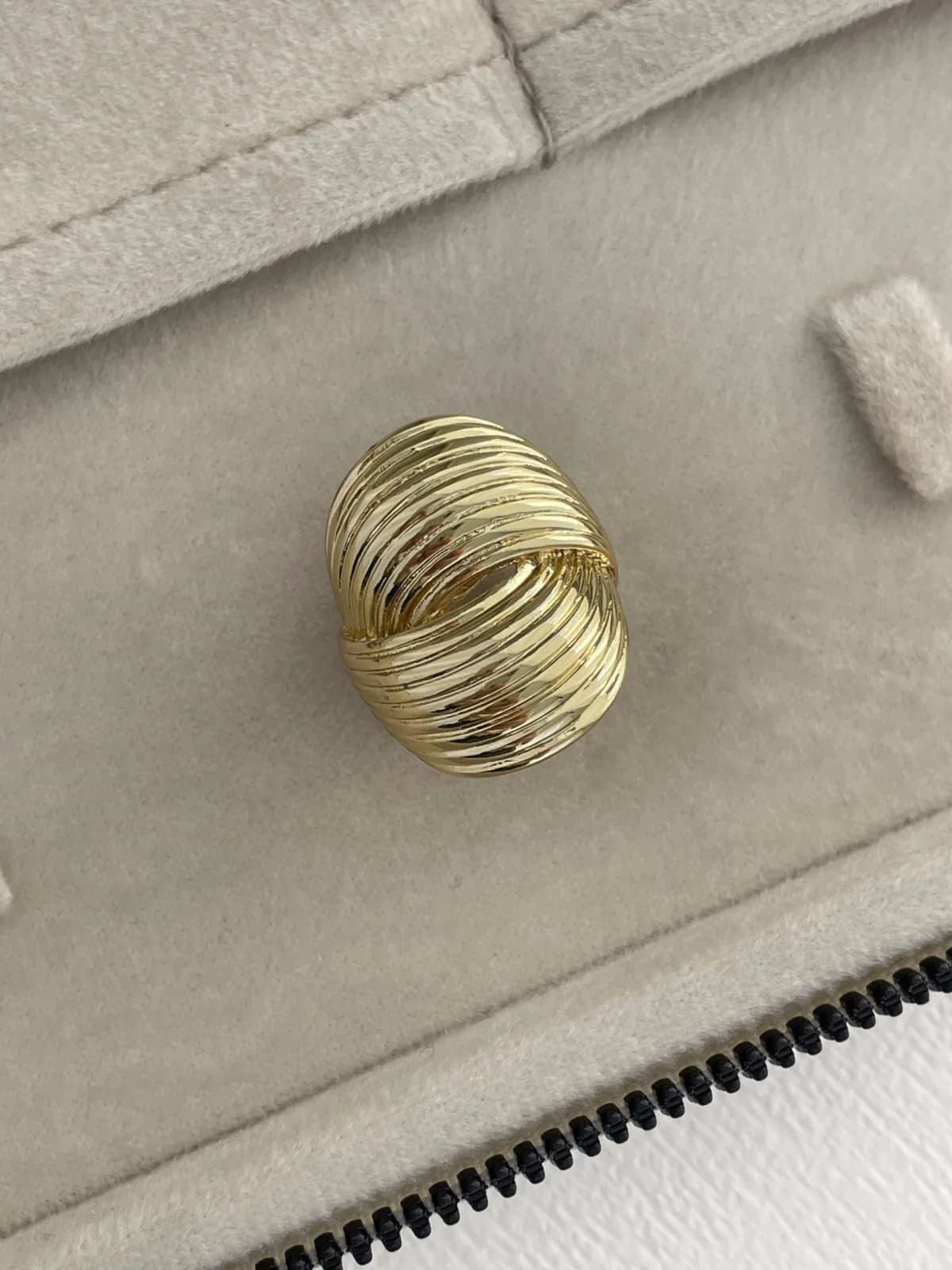 Özel Seri İç İçe Tırtık Tasarım Gold Yüzük