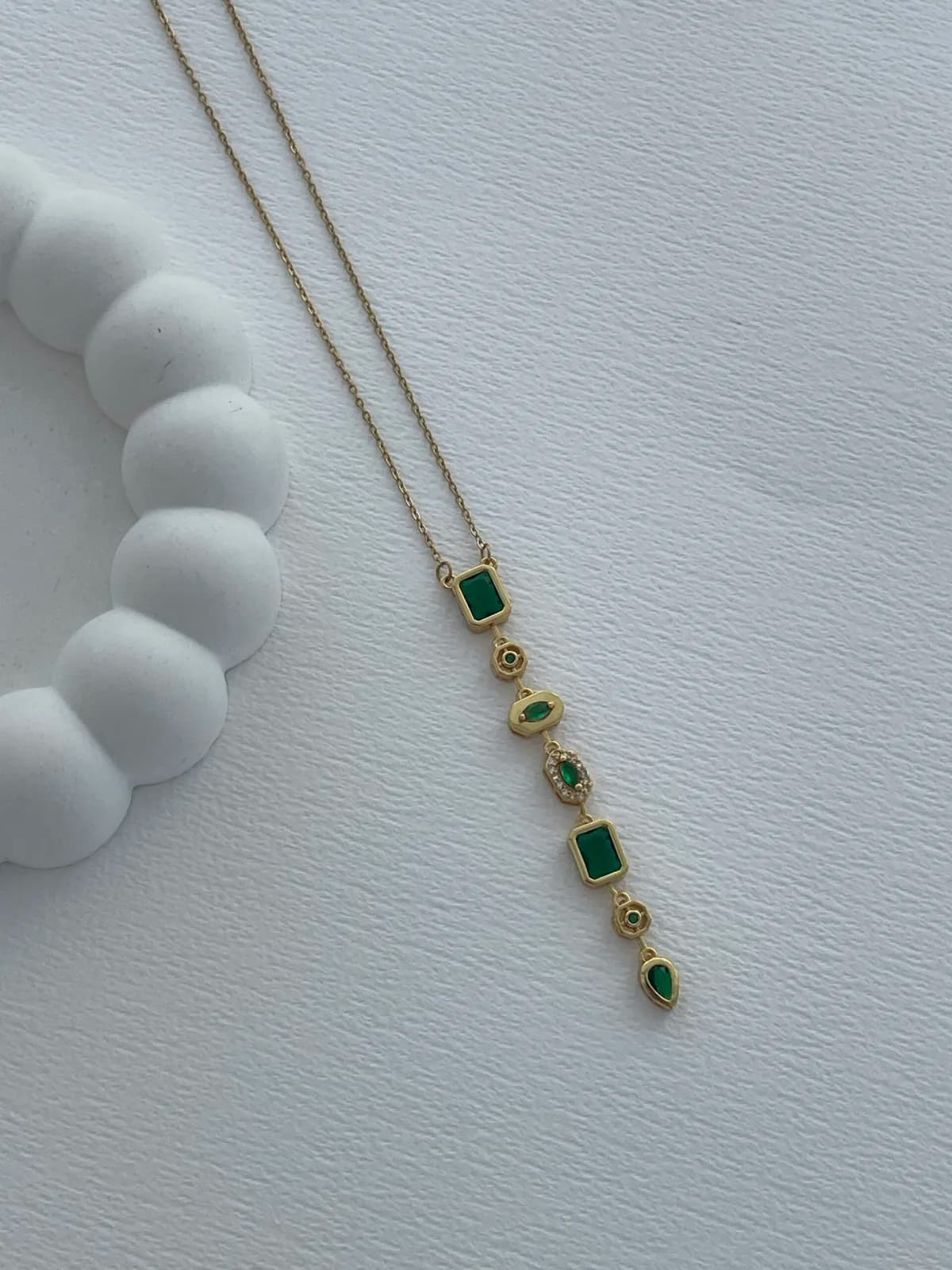 Çelik Yeşil Baget Taşlı Geometrik Tasarım Gold Y Kolye