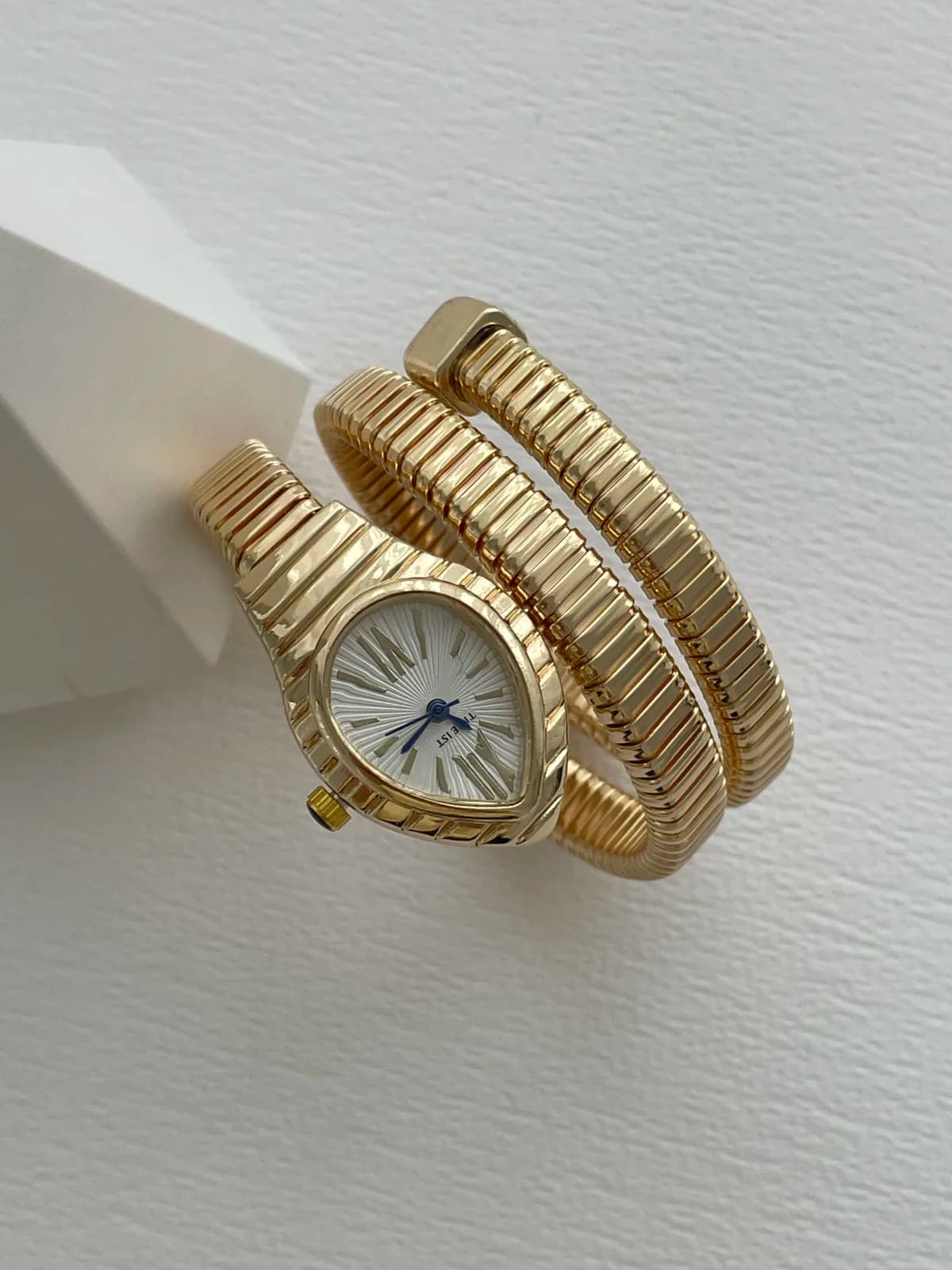 Marka Model Yılan Tasarım Kadranı Beyaz Gold Vintage Saat