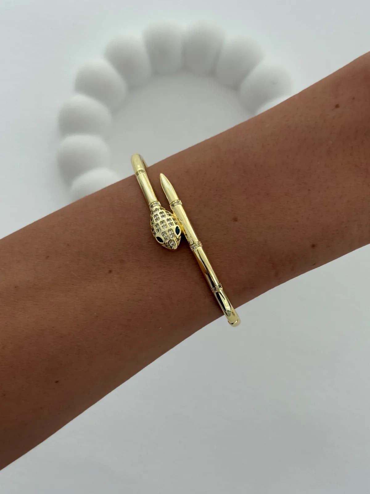 Özel Seri Yeşil Zirkon Taşlı Yılan Tasarım Gold Kelepçe Bileklik