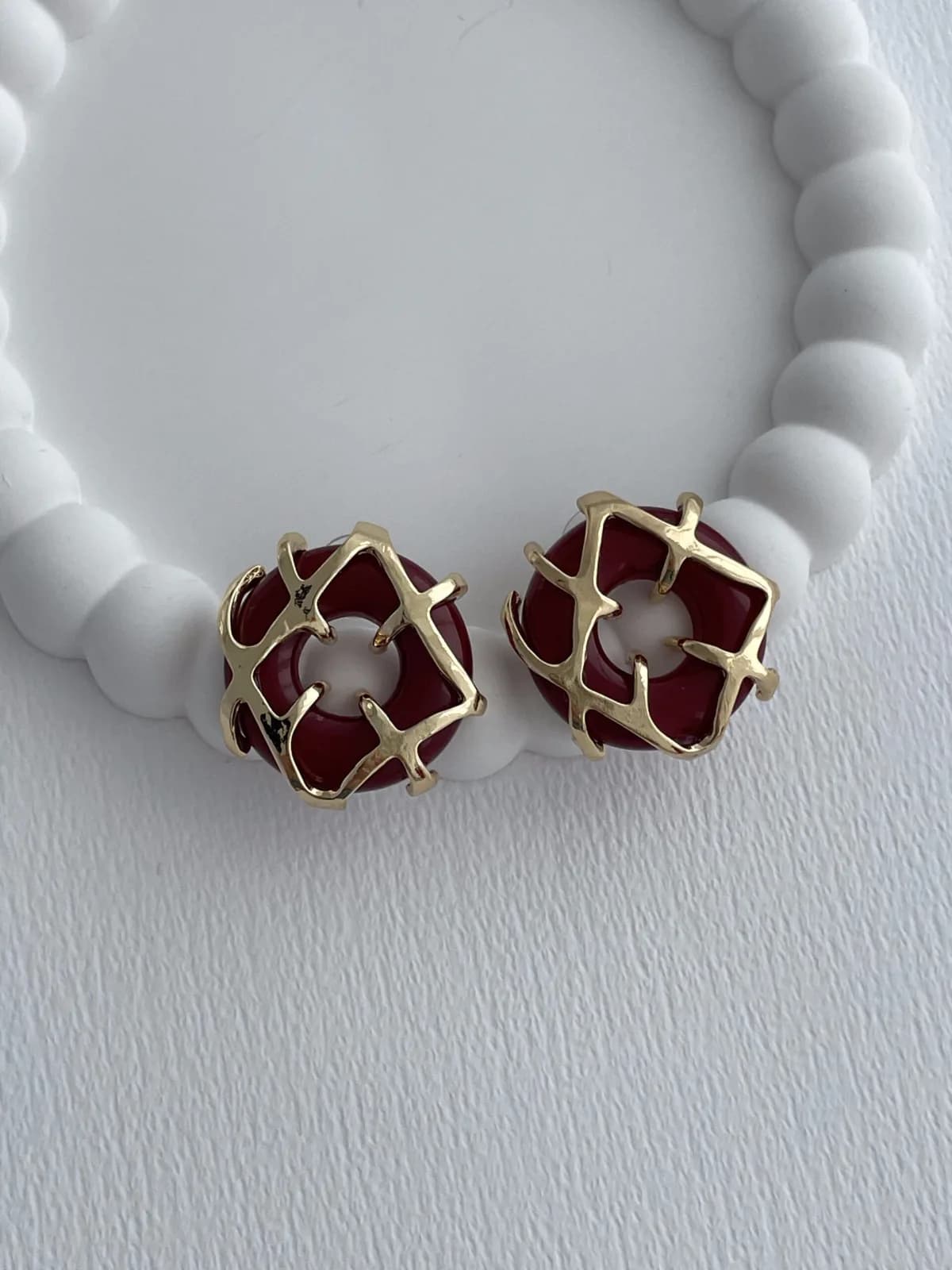 Özel Seri Bordo Mineli Gold X Detay Küpe