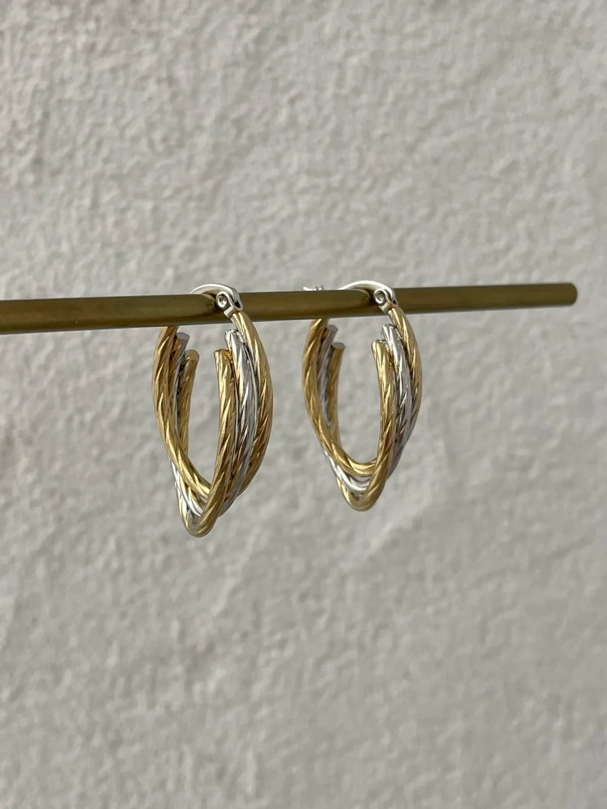 Çelik Üçlü Burgu Tasarım Gold &amp; Gümüş Küpe