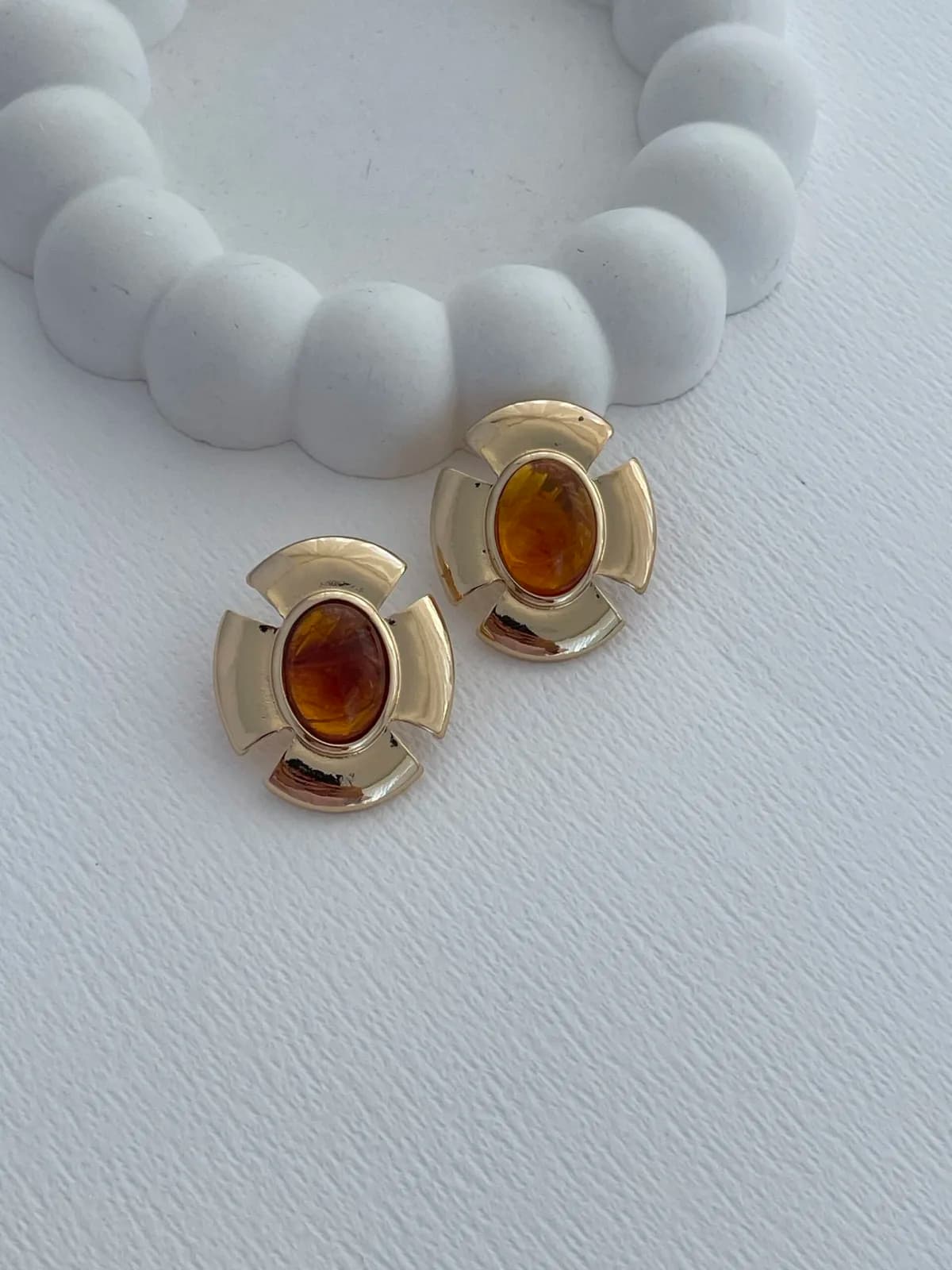 Özel Seri Kahverengi Mineli Çiçek Tasarım Gold Küpe