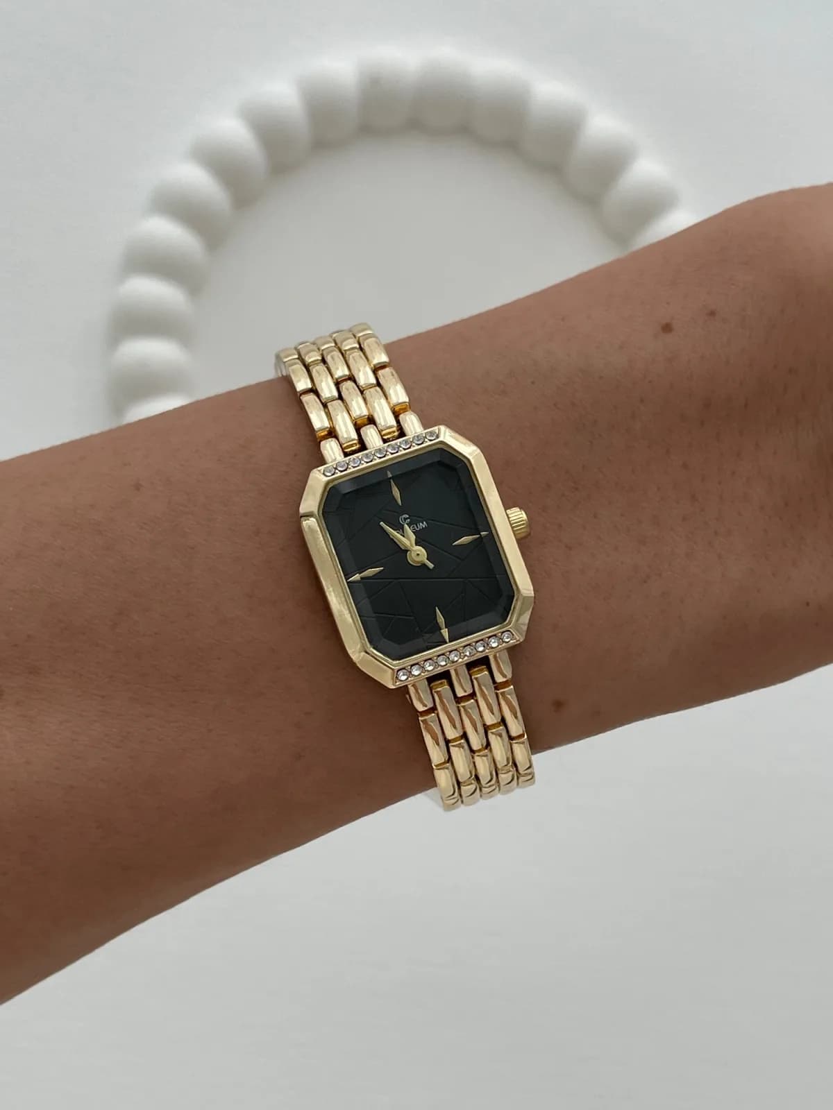 Dikdörtgen Tasarım Zirkon Taşlı Kadranı Siyah Gold Vintage Saat