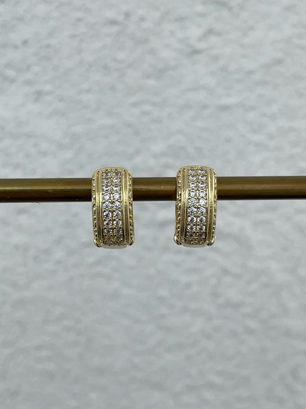 Özel Seri Zirkon Taşlı Kalın Mini Gold Halka Küpe