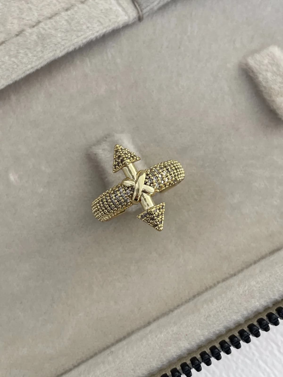 Özel Seri Ok Tasarım Zirkon Taşlı Ayarlanabilir Gold Yüzük