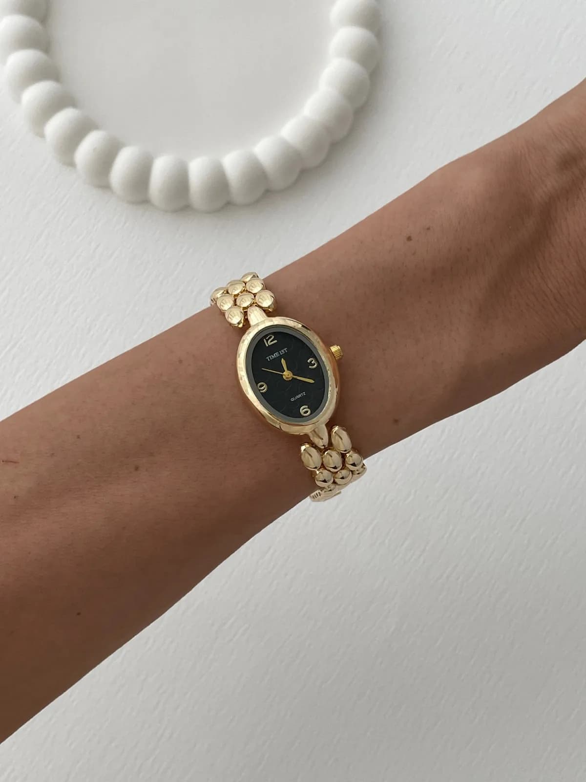 Oval Tasarım Kadranı Siyah Gold Vintage Saat
