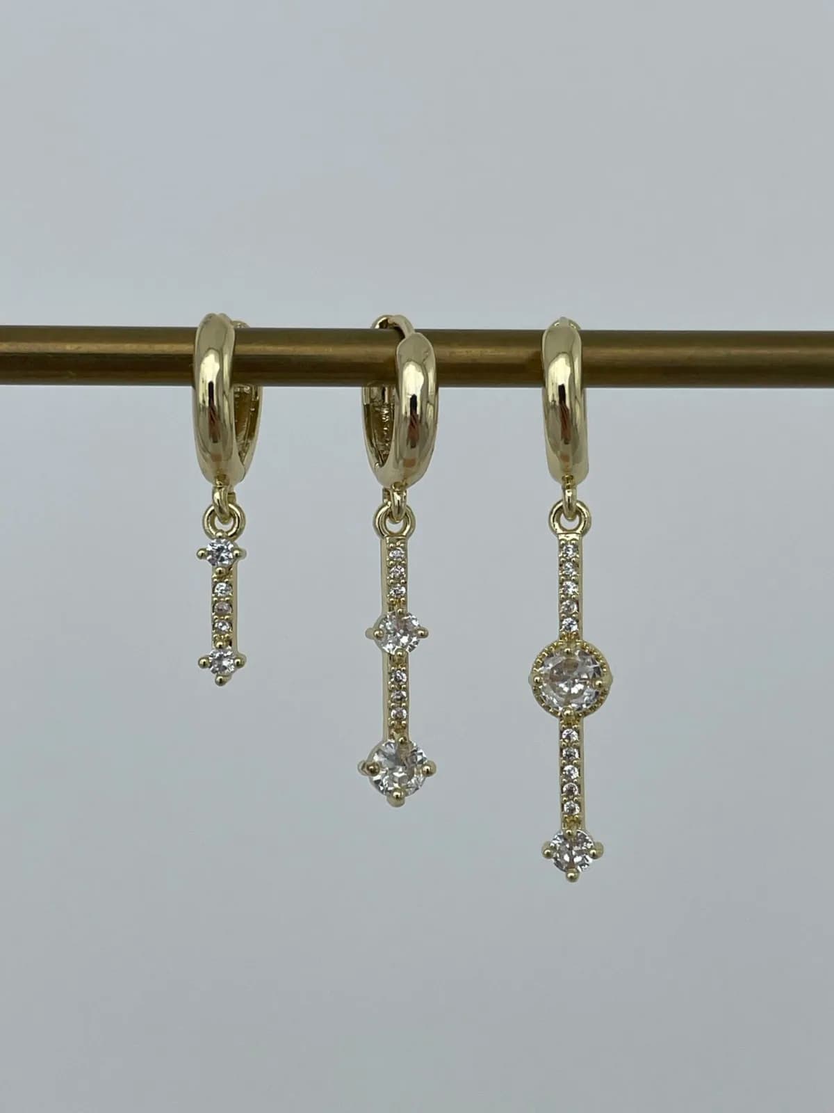 Özel Seri Zirkon Taşlı Çubuk Tasarım Gold Üçlü Küpe Set