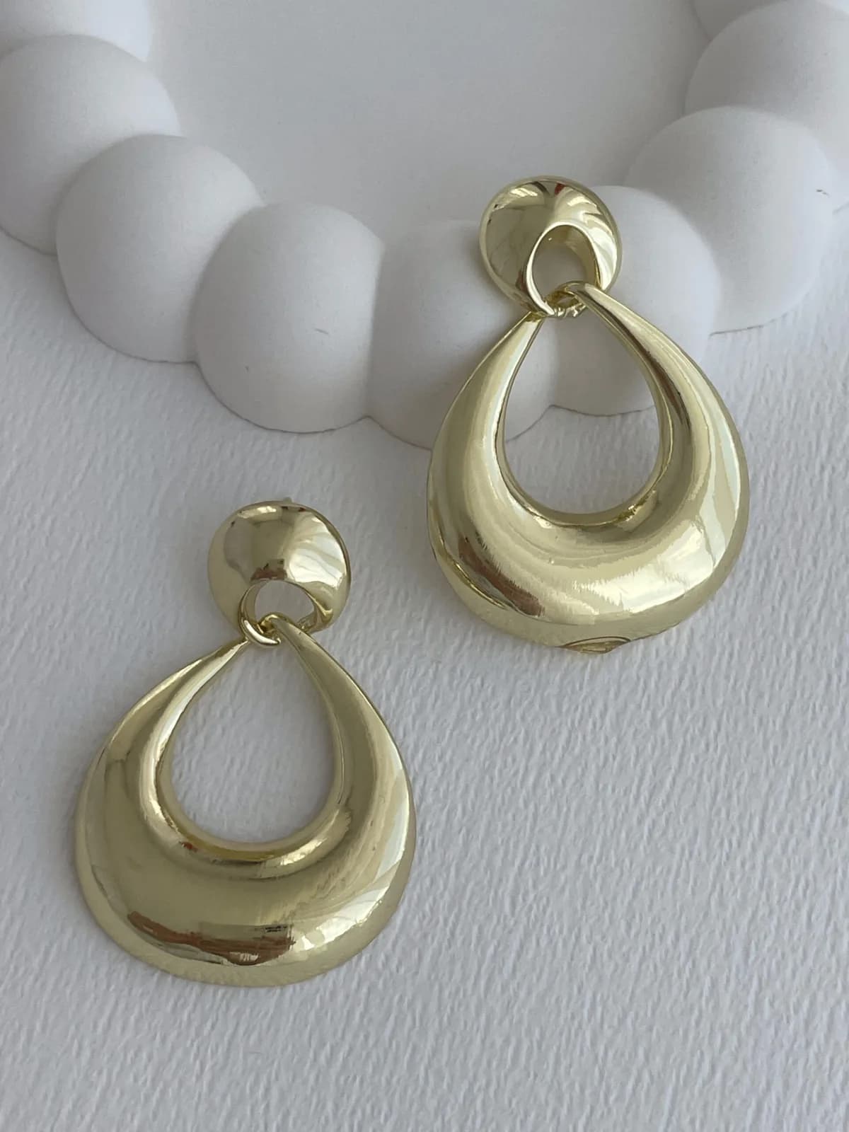Özel Seri Sallantılı Oval Tasarım Gold Küpe